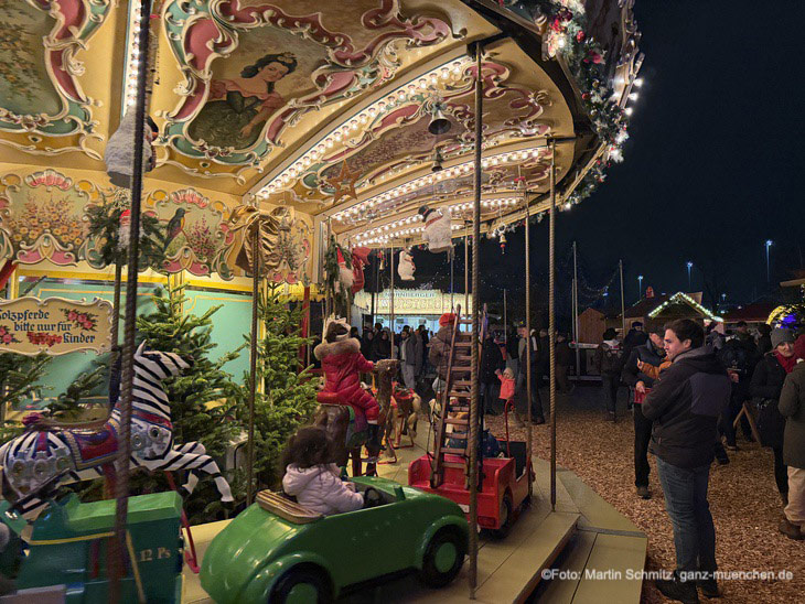 Winterworld Motorworld: Kinderkarussel aus dem Jahr 1900 (©Foto: Martin Schmitz)